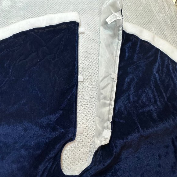 Christmas Midnight Blue White Trim Silhouette Santa Sleigh Reindeer Tree Skirt - Picture 10 of 12